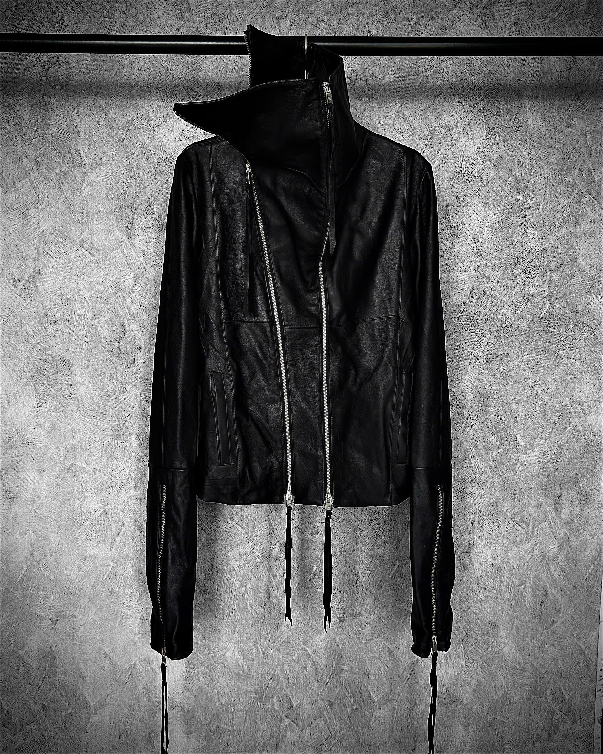 N° 01 — The Veil